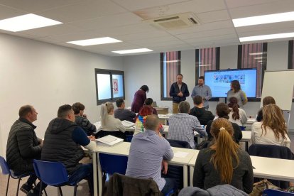 Los inscritos que ayuer iniciaron el curso en el CEI de Balaguer.