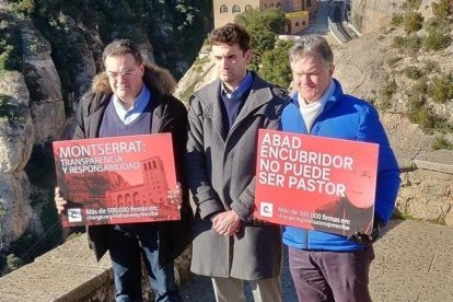 Víctimes d’abusos, en una protesta a l’abadia de Montserrat.