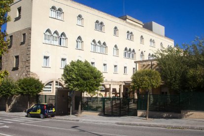 Imatge de l’exterior de la residència Monestir de Sant Bartomeu.