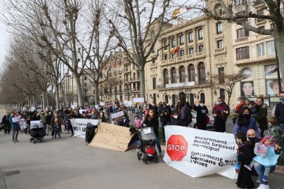 Concentración contra el cierre de las “bressol” del Clot en febrero.