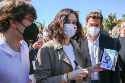 El candidato del PSOE, Ángel Gabilondo, ayer, también en un mitin.