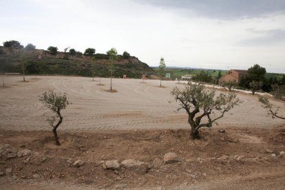 Vista general del nou aparcament per a autocaravanes a la part baixa del parc de Montalbà.