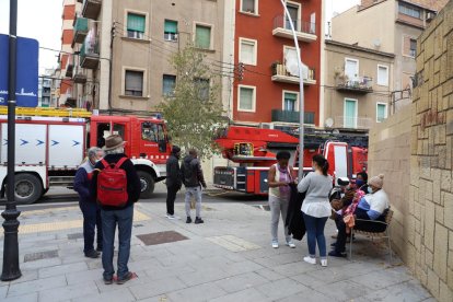 El foc es va produir en un pis del número 24 del carrer Bonaire.
