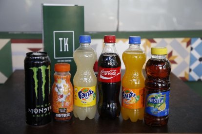Algunas de las bebidas azucaradas gravadas con el nuevo impuesto.