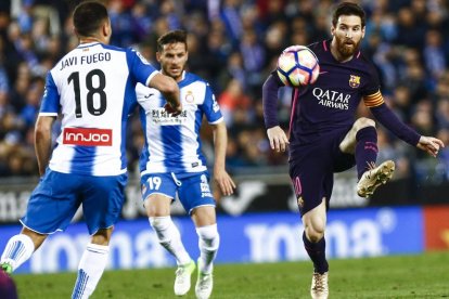 Messi, en una acció davant de l’Espanyol.