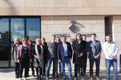 Los presidentes de los consells con los responsables de las áreas de los servicios sociales en Balaguer.