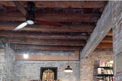 Uno de los rincones de La Sabateria que ha hecho que el portal 'Little Books' la incluya en su listado