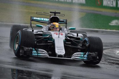 Hamilton en la sesión sobre el trazado mojado de Monza.