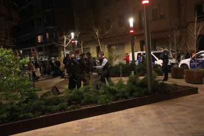 Imagen de la actuación policial, ayer en la calle General Brito. 