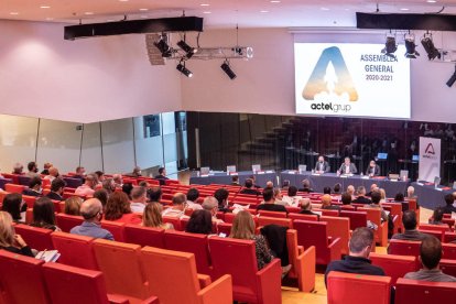 Un momento de la asamblea celebrada ayer en la Llotja.