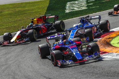 Carlos Sainz, que acabó fuera de los puntos, ayer en un momento de la carrera que se disputó en Monza.