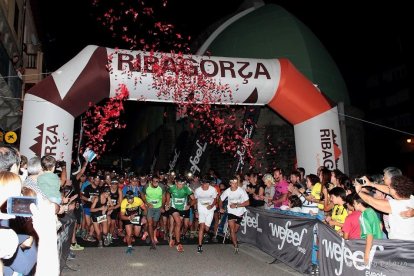 Moment de la sortida de la Night Trail que es va disputar l’any passat al Pont de Suert.