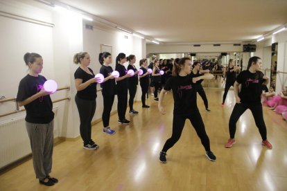 Assaig ahir a l’escola La Dansa Estudi de Lleida de l’espectacle del 35 aniversari ‘Il·lumina’m’.