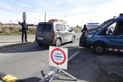 Imagen de un control de movilidad en Alcarràs.
