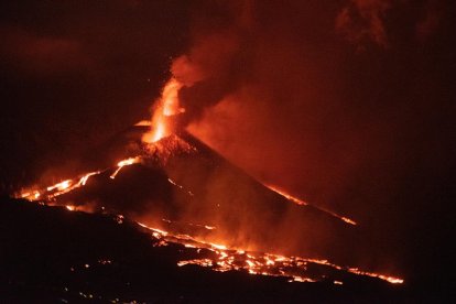 Imagen de los derrames de lava que se han producido en las últimas horas.