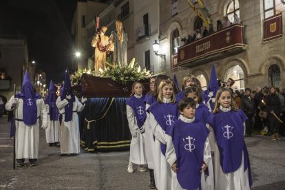 Un dels passos que van participar ahir en la Magna Processó dels Dolors de Bellpuig.