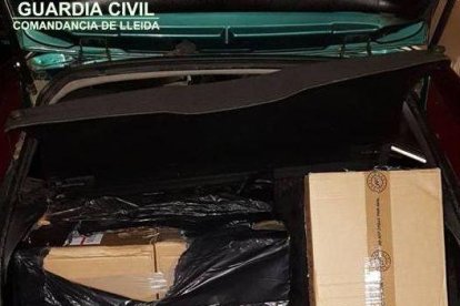 Intervinguts 2.250 paquets de tabac de contraban en un vehicle a la Seu d'Urgell