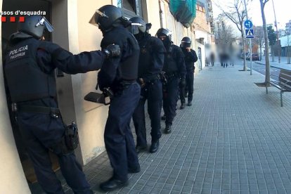 Sis detinguts per estafar 340 persones d'edat avançada amb falses revisions del gas