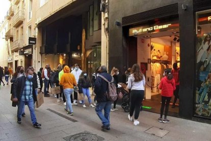 Imagen del Eix Comercial de Lleida hacia las 13.00 horas.