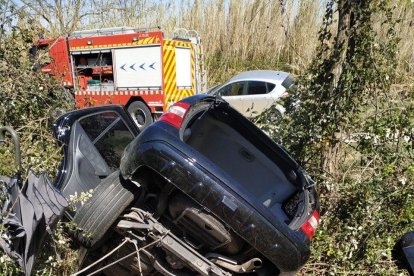 El vehicle va quedar en aquest estat després de l’accident registrat ahir a Almenar.