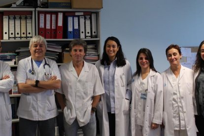 Els sanitaris que integren l’equip de gestió de casos posat en marxa per l’hospital.