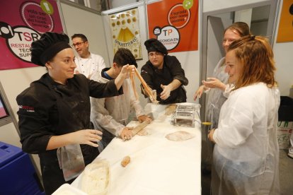Imagen de archivo de la última feria de la Formación Profesional (FP), celebrada el pasado abril, en los Camps Elisis.