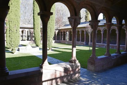 El claustro del Parc del Valira reproduce el de la catedral de La Seu.