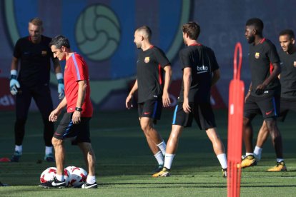 Ernesto Valverde va dirigir ahir a la tarda l’última sessió abans del partit d’anada de la Supercopa d’Espanya davant del Madrid.