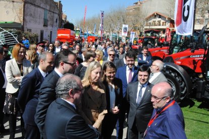 Las autoridades recorrieron el recinto ferial y también el Saló del Tractor. 