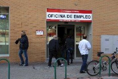 Només un 7,6% afirma haver trobat feina a través de serveis d'ocupació