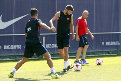 Piqué marcó el primer tanto para el Madrid en el Camp Nou tras introducir el balón en su portería.