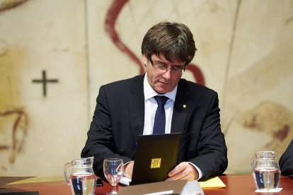 Puigdemont no precisa si va declarar la independència i demana una reunió a Rajoy