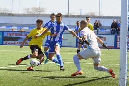 Cristian Alfonso va tenir aquesta bona ocasió tot just iniciar-se el partit, però la seua rematada no va trobar el fons de la porteria de l’At. Balears.