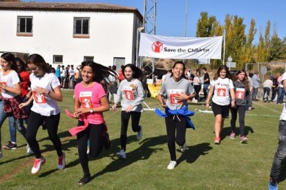 Cursa a favor de Save the Children, una jornada solidària.