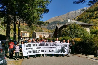 Imatge de la manifestació d’ahir davant de la central de Capdella.