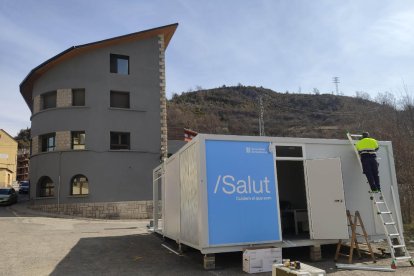 Instalación del módulo prefabricado para el centro de Atención Primaria de El Pont de Suert.