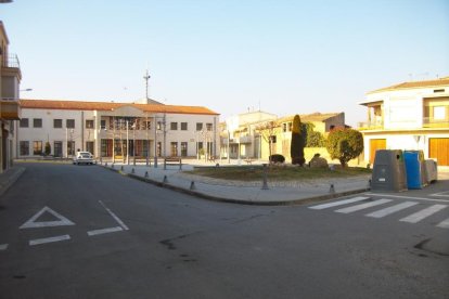 La plaza Catalunya de Térmens, con el ayuntamiento en el fondo. 