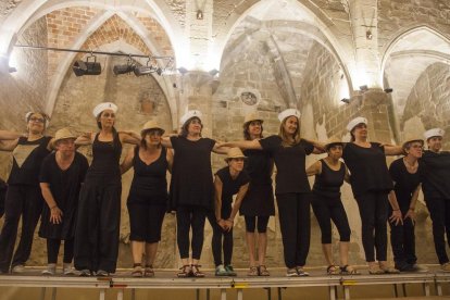 La Coral Ginesta ensayó el pasado viernes el concierto bajo la autovía en la  iglesia de Sant Domènec.