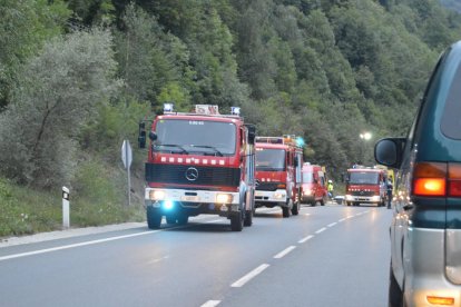 Vista del lugar del accidente mortal ayer en la N-230 a su paso por Bossòst, en la Val d’Aran. 