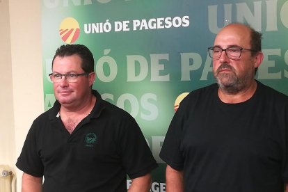 El responsable de temporeros de UP, Ramon Comes, y Salomó Torres.