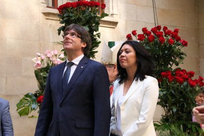 Puigdemont dice que las armas de Catalunya son las rosas y el libro