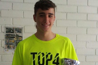 Mikel Zubieta, del Handbol Pardinyes, el mejor del Top 4 juvenil.