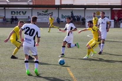 El líder se impuso en Guissona con un gol de Del Moral y mantiene las distancias con sus perseguidores.