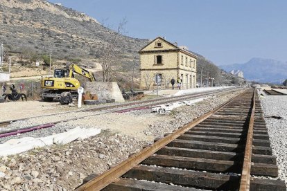 Renoven les vies del tren de la Pobla en un túnel a Montgai