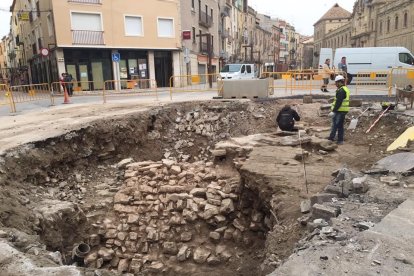 Prospección arqueológica entre Tàrrega y El Talladell, ayer.