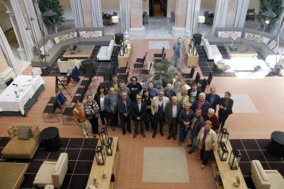 Foto de familia en el Parador de los promotores del Obert del Centre Històric, que empieza el viernes.