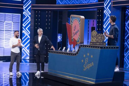 Carlos Sobera, en el centro, conduce la nueva temporada.
