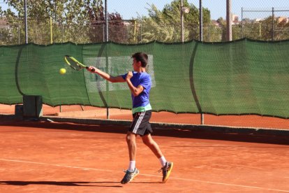 Tres lleidatans, a segona ronda del Català sub-15 de tenis