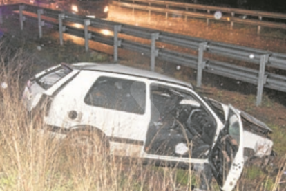 Mor un home de 62 anys al sortir de  la via amb el cotxe a l'A-2 a Vilagrassa