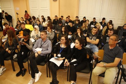 La sala d’actes d’Escola del Treball va acollir ahir ‘Tria’m’.